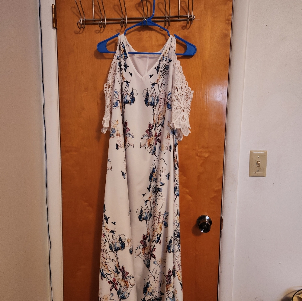 Satin like maxi dress with lace cold shoulder sleeves